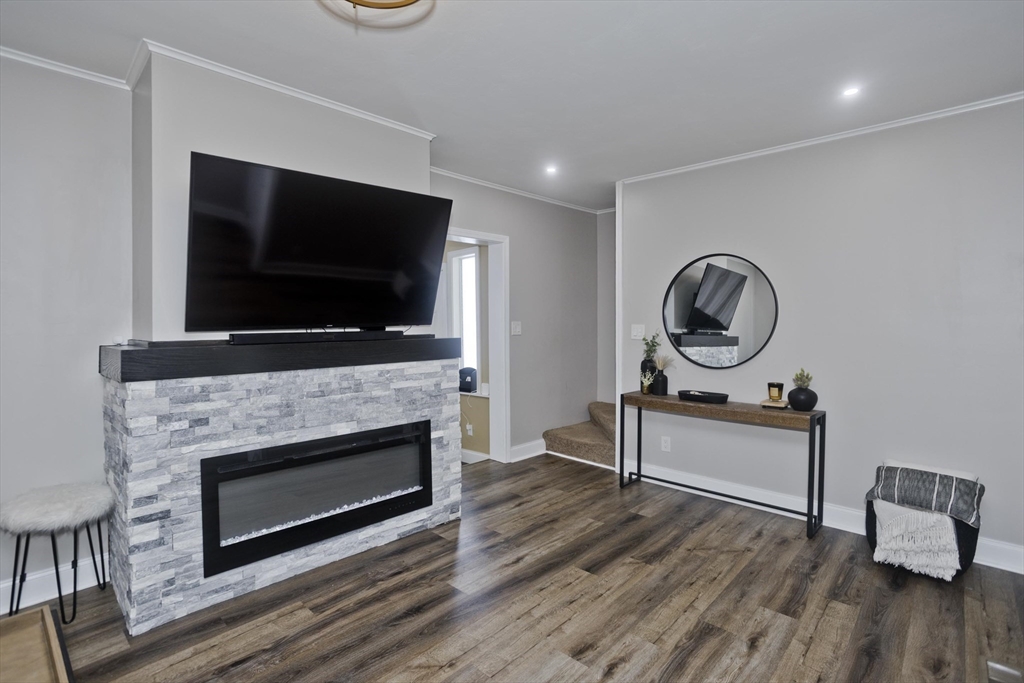 28 Porter Street Springfield, MA 01104 - Photo 5 of 31