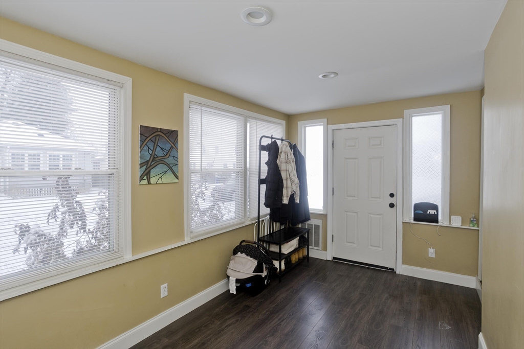 28 Porter Street Springfield, MA 01104 - Photo 9 of 31