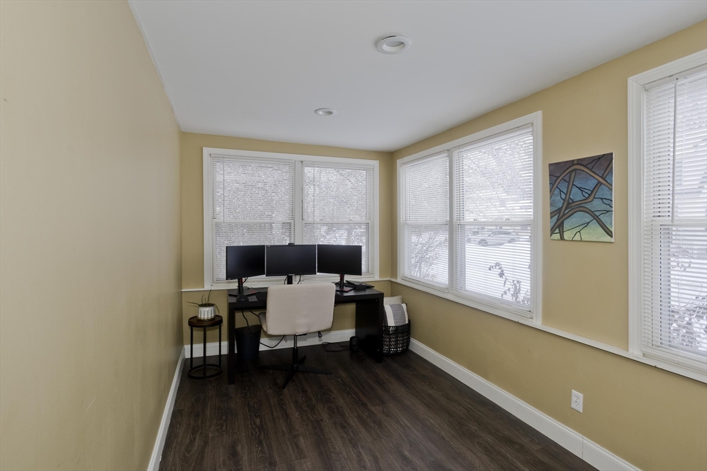 28 Porter Street Springfield, MA 01104 - Photo 10 of 31