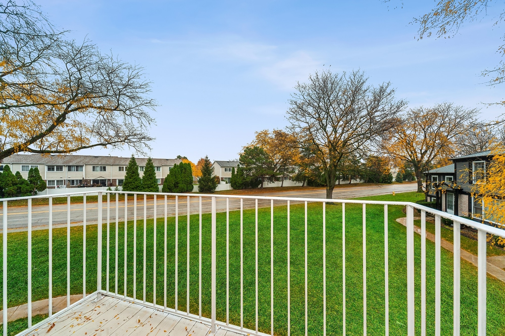 608 Inverrary Lane, Unit 608 Deerfield, IL 60015 - Photo 12 of 20 a view of a tennis court