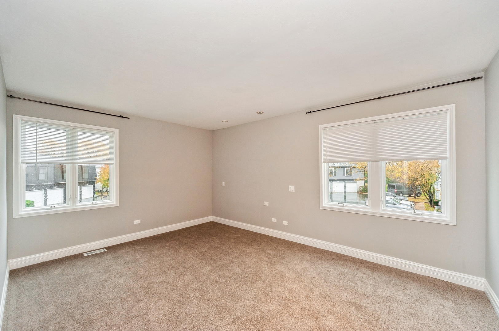 608 Inverrary Lane, Unit 608 Deerfield, IL 60015 - Photo 13 of 20 an empty room with a window