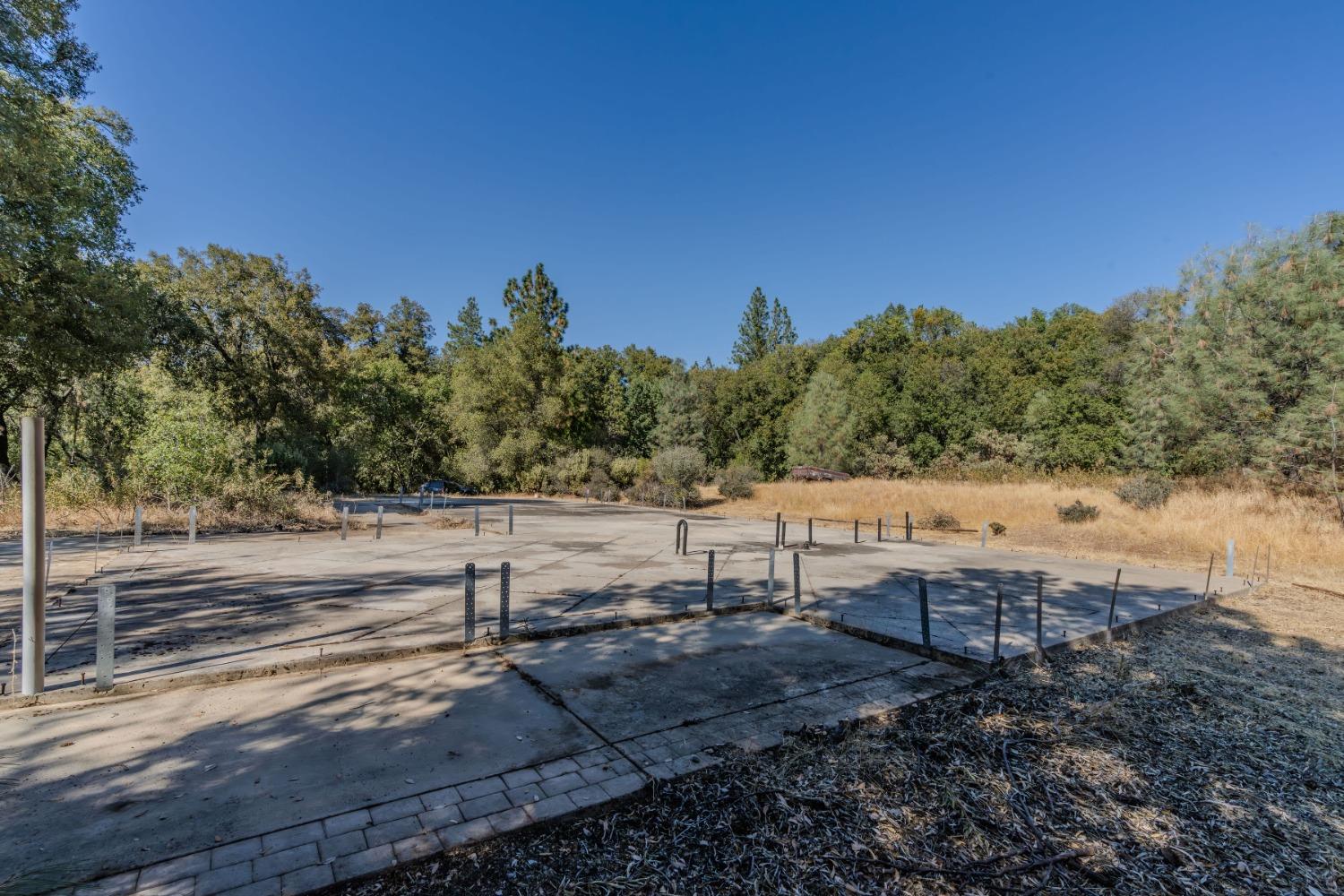 18871 Ponderosa Annex Road Sutter Creek, CA 95685 - Photo 11 of 31 a view of a yard with wooden fence