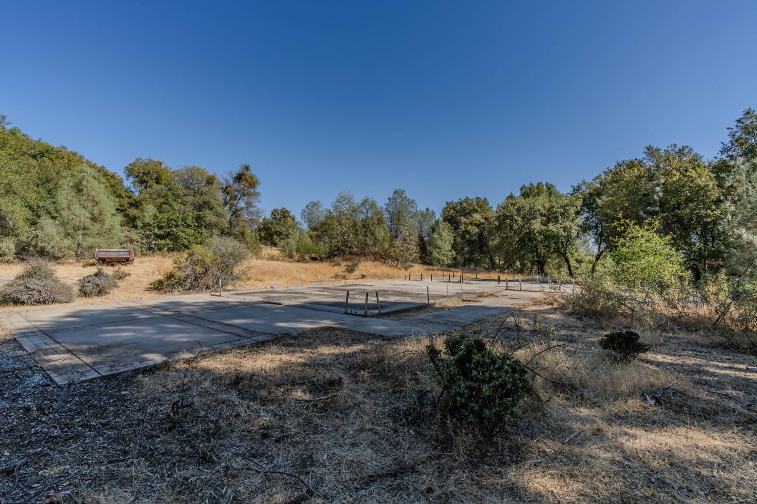 18871 Ponderosa Annex Road Sutter Creek, CA 95685 - Photo 10 of 31 a view of a yard with a tree