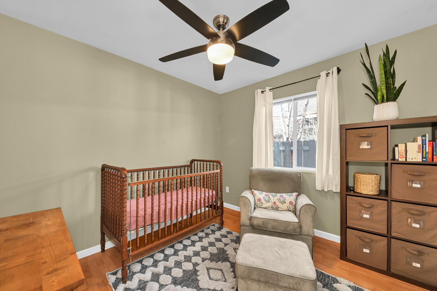 61258 Blakely Road Bend, OR 97702 - Photo 16 of 26 Second bedroom, so clean and sunny.