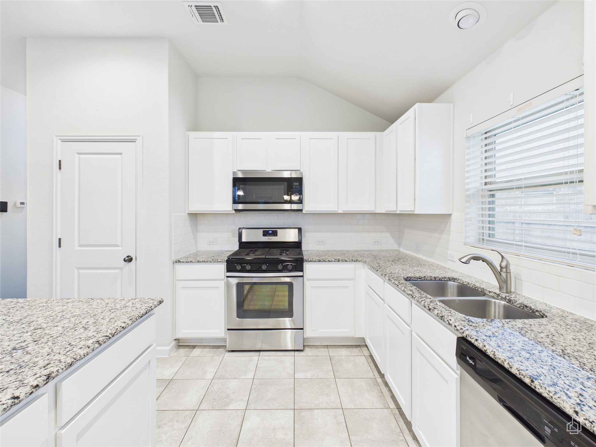 221 Bridgestone Way Buda, TX 78610 - Photo 14 of 20