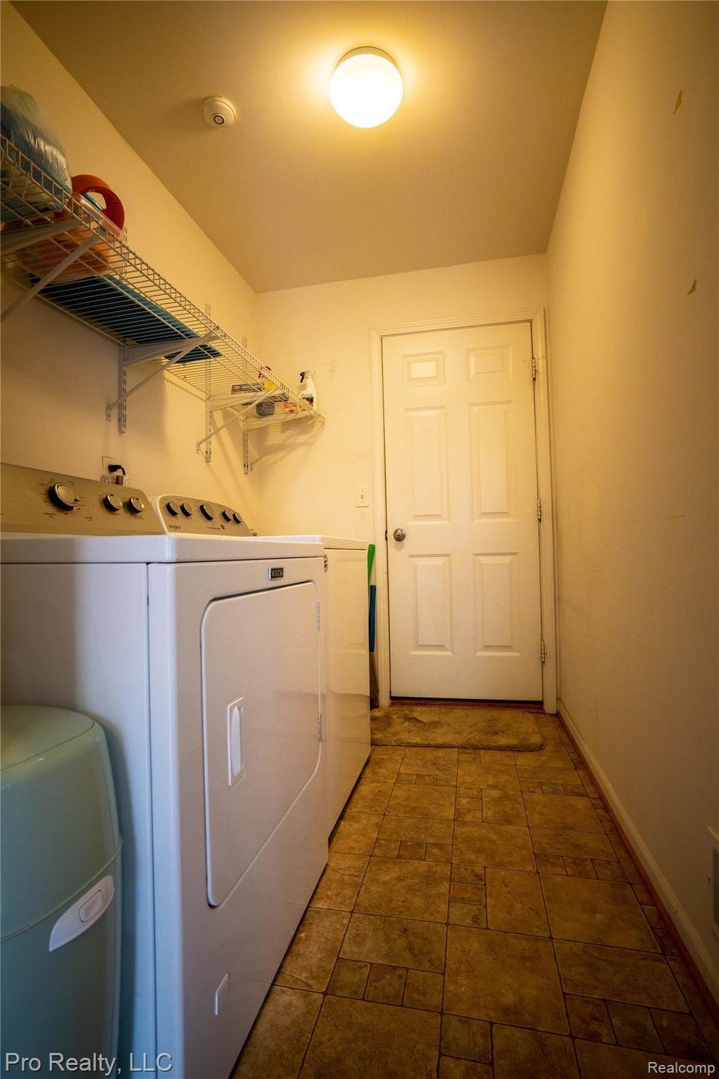 49049 Hawksburry Road Canton, MI 48188 - Photo 12 of 32 DSC03408-HDR.jpg
