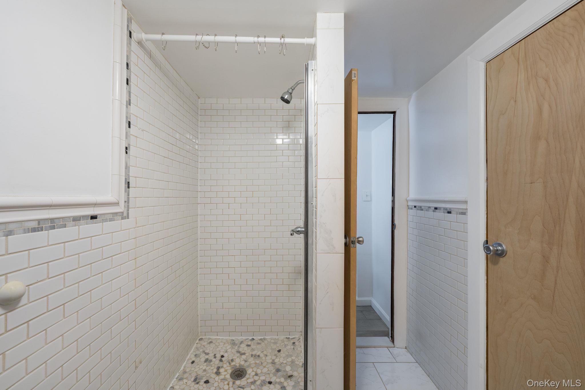 82 Nottingham Avenue Valley Stream, NY 11580 - Photo 20 of 30