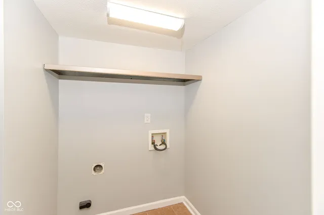 $219,900 | 7547 Prairie Lake Drive, Indianapolis, IN 46256