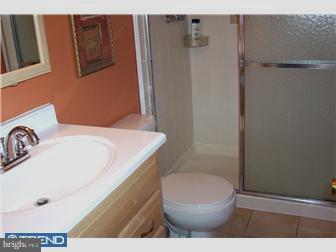 9941 Wingtip Road Philadelphia, PA 19115 - Photo 4 of 11 Bathroom