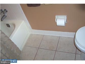 9941 Wingtip Road Philadelphia, PA 19115 - Photo 5 of 11 Bathroom