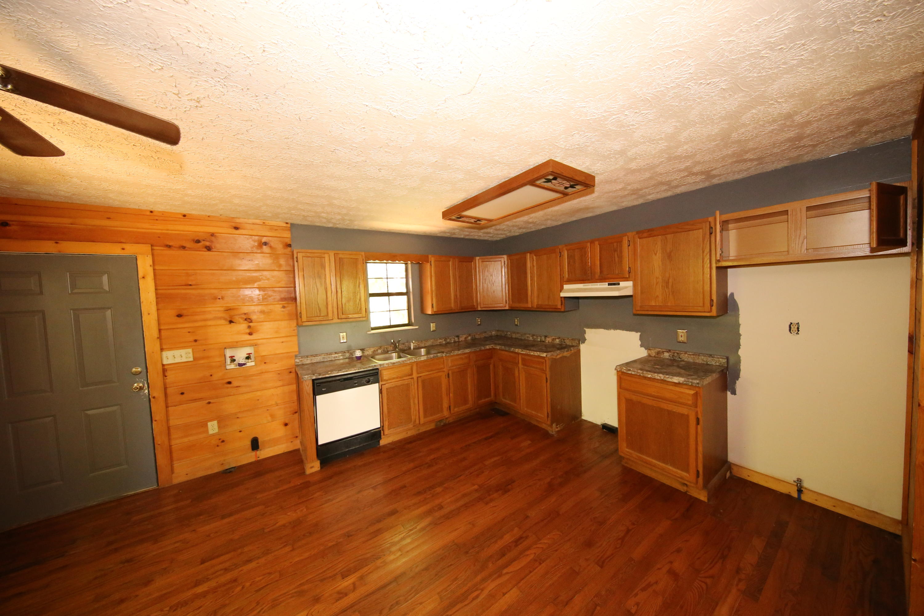 3272 Lost Branch Road, Unit 13 Sevierville, TN 37862 - Photo 12 of 27 IMG_5825