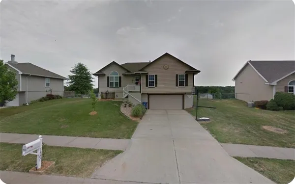 $299,000 | 1307 Stonecrest Drive, Kearney, MO 64060
