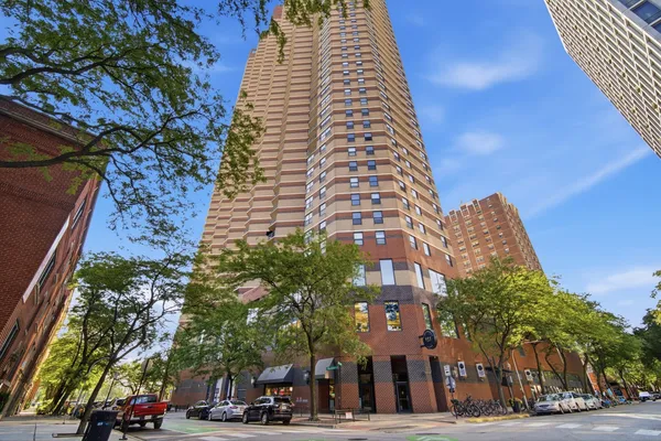 $249,900 | 3660 North Lake Shore Drive, Unit 1506, Chicago, IL 60613