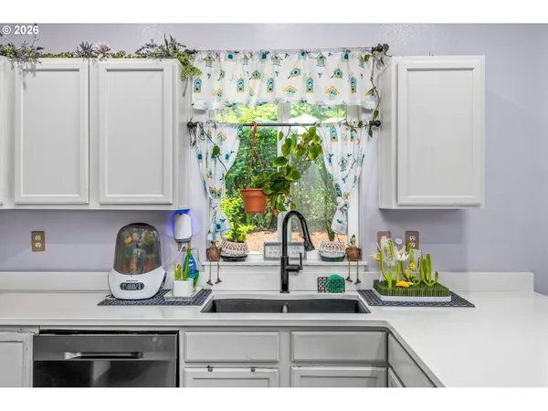 $520,000 | 6074 Pebble Court, Springfield, OR 97478