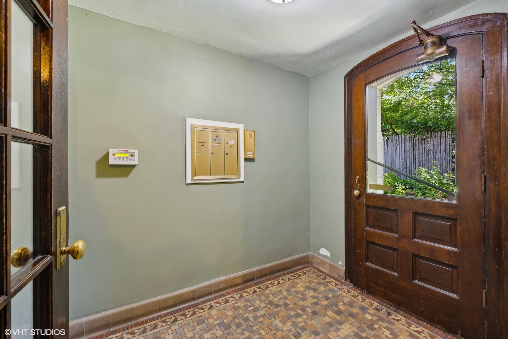 70 Pine Avenue, Unit 1A Riverside, IL 60546 - Photo 14 of 22