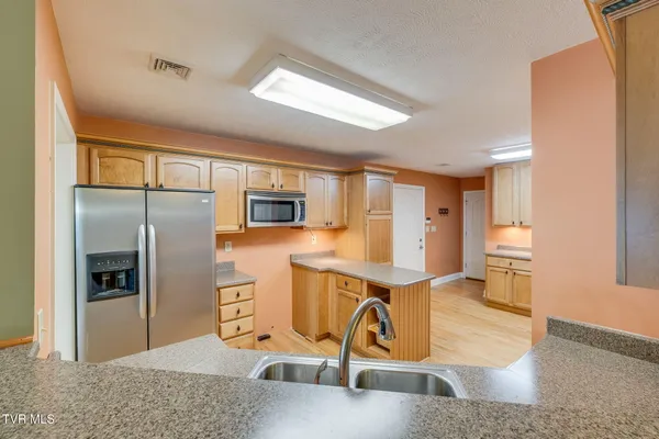 $612,000 | 1031 Hickory View Drive, Morristown, TN 37814