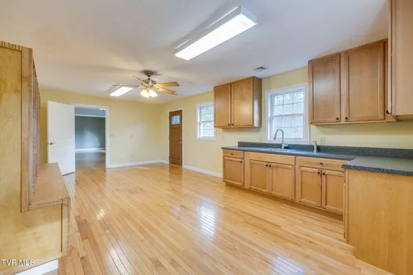 $612,000 | 1031 Hickory View Drive, Morristown, TN 37814