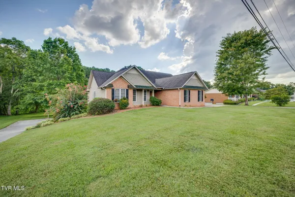 $612,000 | 1031 Hickory View Drive, Morristown, TN 37814