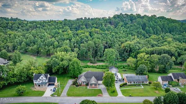 $612,000 | 1031 Hickory View Drive, Morristown, TN 37814
