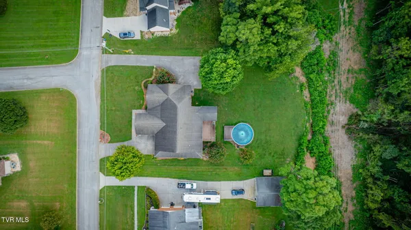 $612,000 | 1031 Hickory View Drive, Morristown, TN 37814