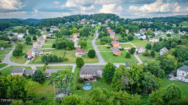 $612,000 | 1031 Hickory View Drive, Morristown, TN 37814
