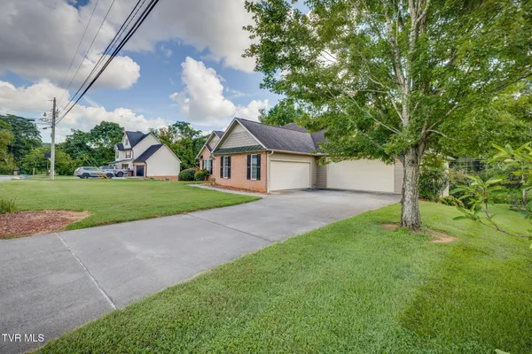 $612,000 | 1031 Hickory View Drive, Morristown, TN 37814