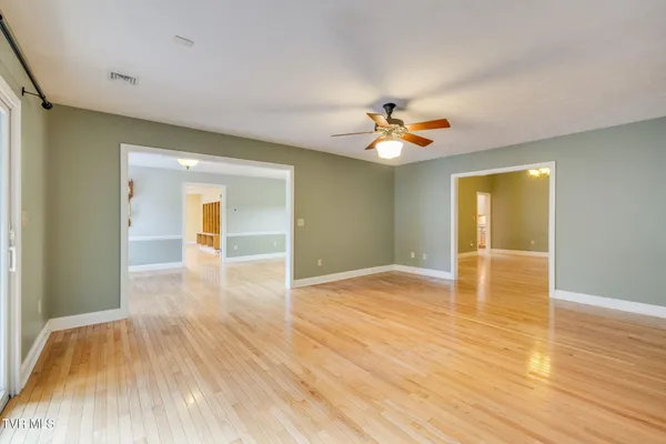 $612,000 | 1031 Hickory View Drive, Morristown, TN 37814