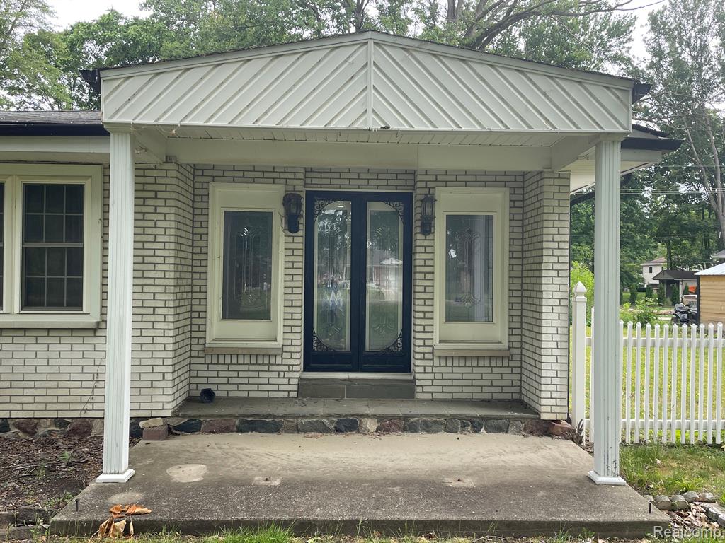 9120 Lake Road Grosse Ile, MI 48138 - Photo 7 of 37 Gallery Image 7