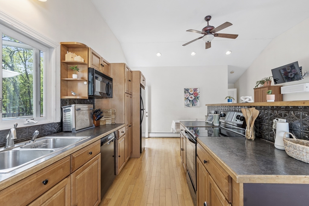 23 Longedge Road Clinton, MA 01510 - Photo 5 of 37 Gallery Image 5