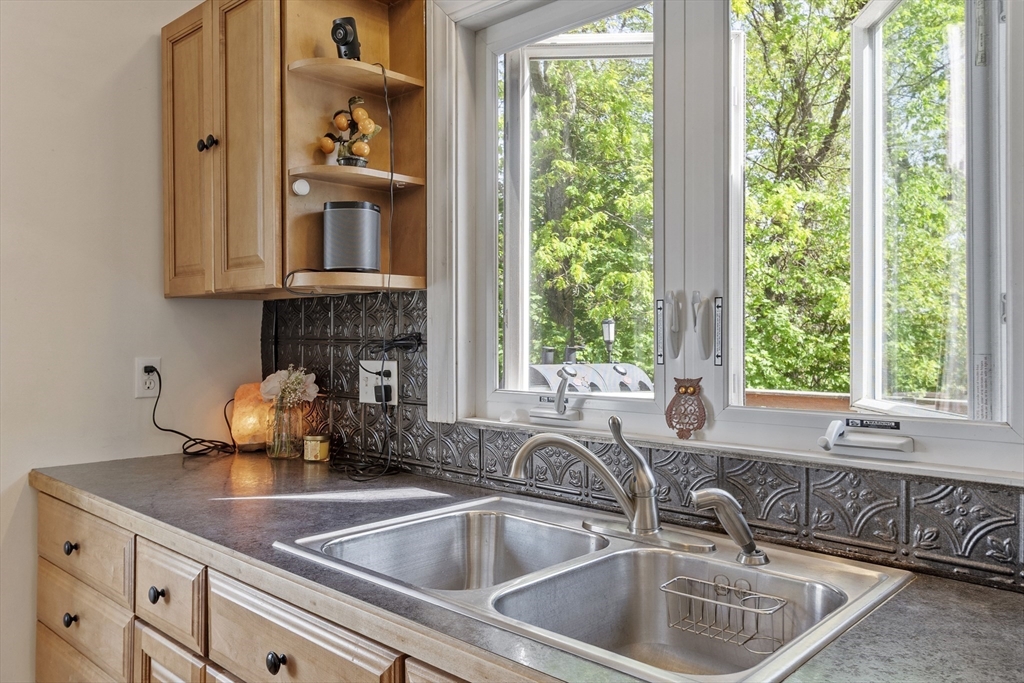 23 Longedge Road Clinton, MA 01510 - Photo 6 of 37 Gallery Image 6