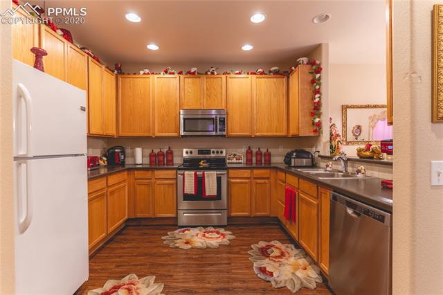 4112 Diamond Ridge View Colorado Springs, CO 80918 - Photo 8 of 28