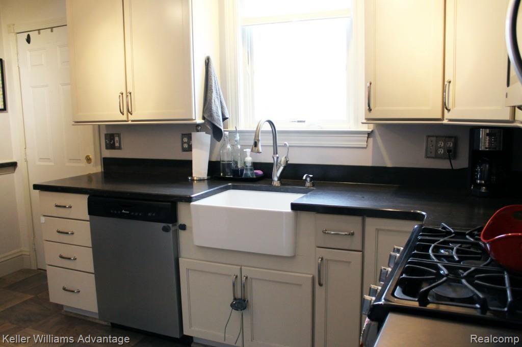 11120 Clinton River Road Sterling Heights, MI 48314 - Photo 5 of 16 Kitchen 3.jpg