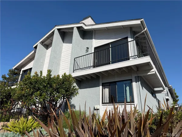 $7,000 | 1401 12th Street, Unit B, Manhattan Beach, CA 90266