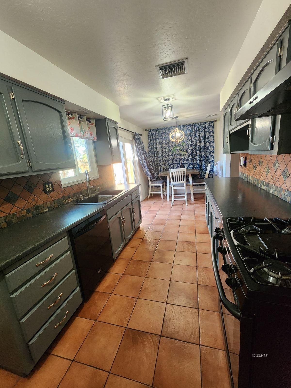 932 West Langley Avenue Ridgecrest, CA 93555 - Photo 15 of 23
