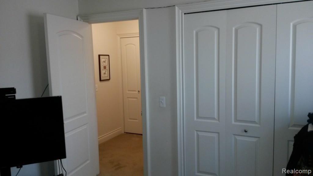 21154 Gill Road Farmington Hills, MI 48335 - Photo 29 of 37