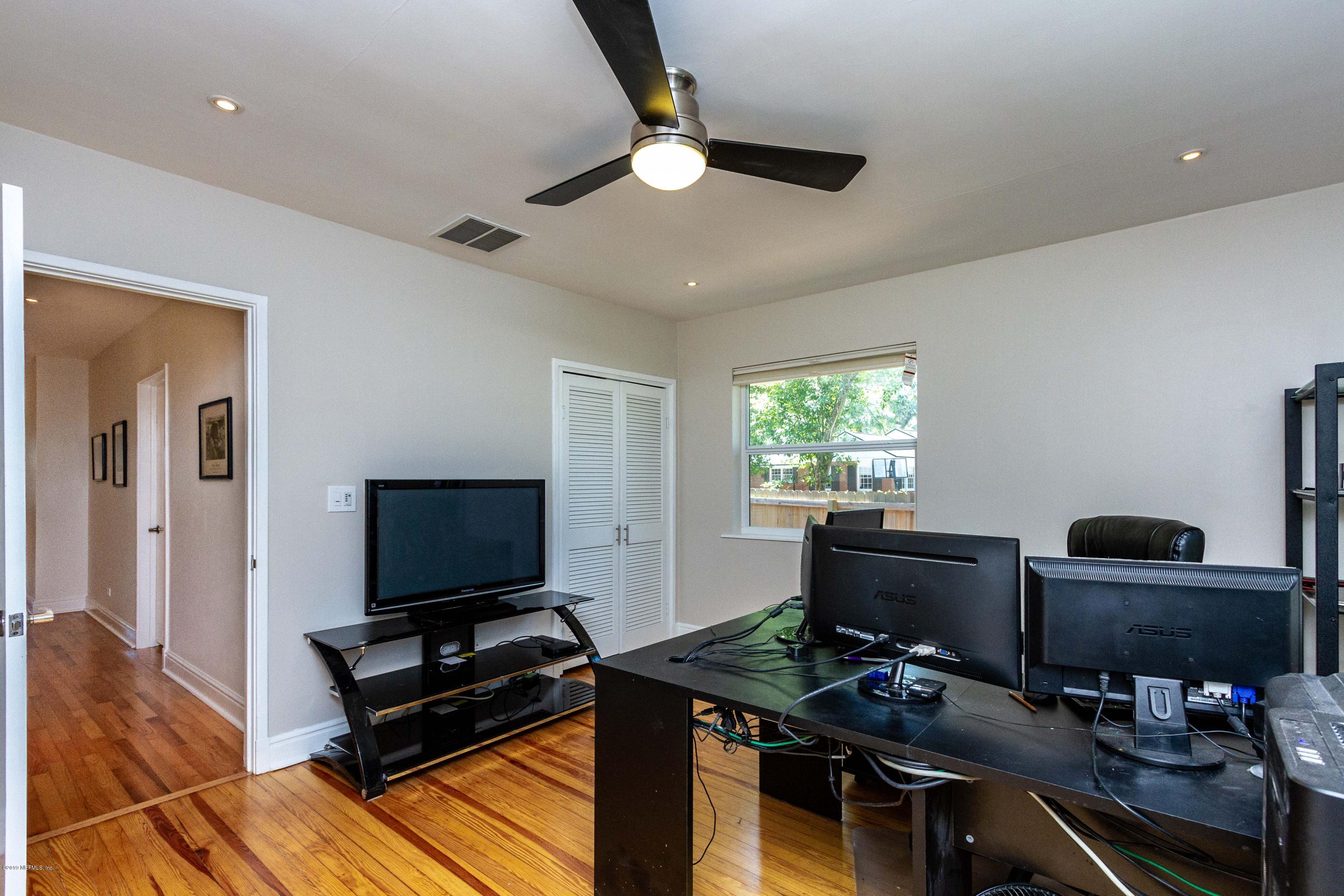 841 Penman Road Neptune Beach, FL 32266 - Photo 30 of 92 a living room with furniture and a flat screen tv