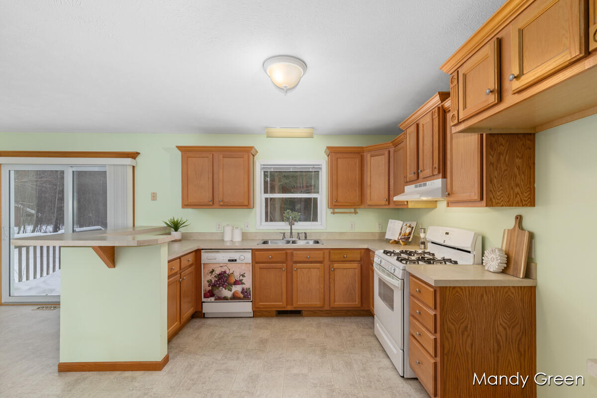 4070 Sidney Road Sheridan, MI 48884 - Photo 10 of 24 IMG_1005