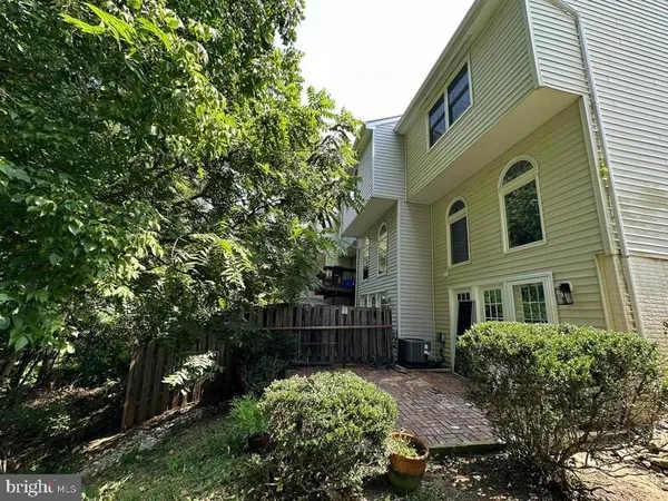 $3,100 | 13511 Ambassador Drive, Unit 13511, Germantown, MD 20874