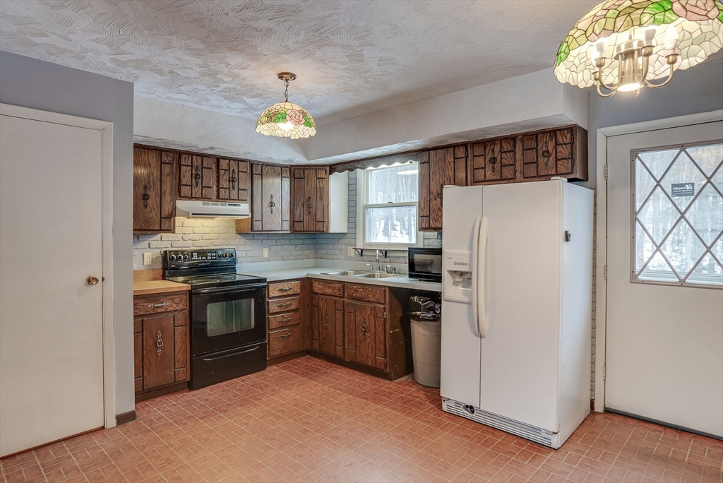 170 State Phillipston, MA 01331 - Photo 3 of 26 Gallery Image 3