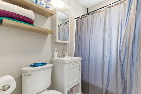 $309,000 | 204 Woodlawn Drive, Mundelein, IL 60060