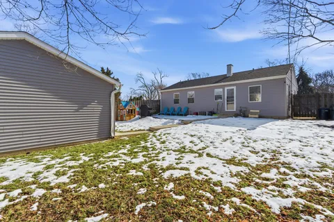 $309,000 | 204 Woodlawn Drive, Mundelein, IL 60060