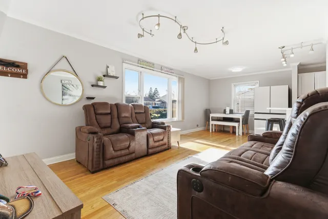 $309,000 | 204 Woodlawn Drive, Mundelein, IL 60060