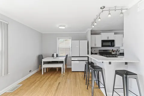 $309,000 | 204 Woodlawn Drive, Mundelein, IL 60060