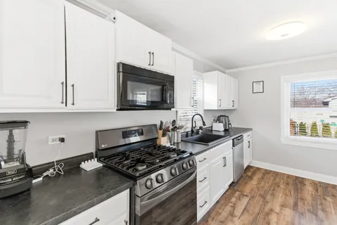 $309,000 | 204 Woodlawn Drive, Mundelein, IL 60060