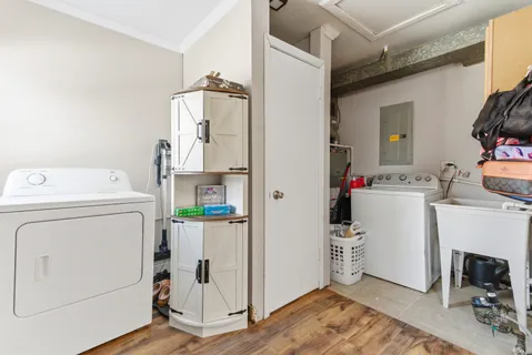 $309,000 | 204 Woodlawn Drive, Mundelein, IL 60060