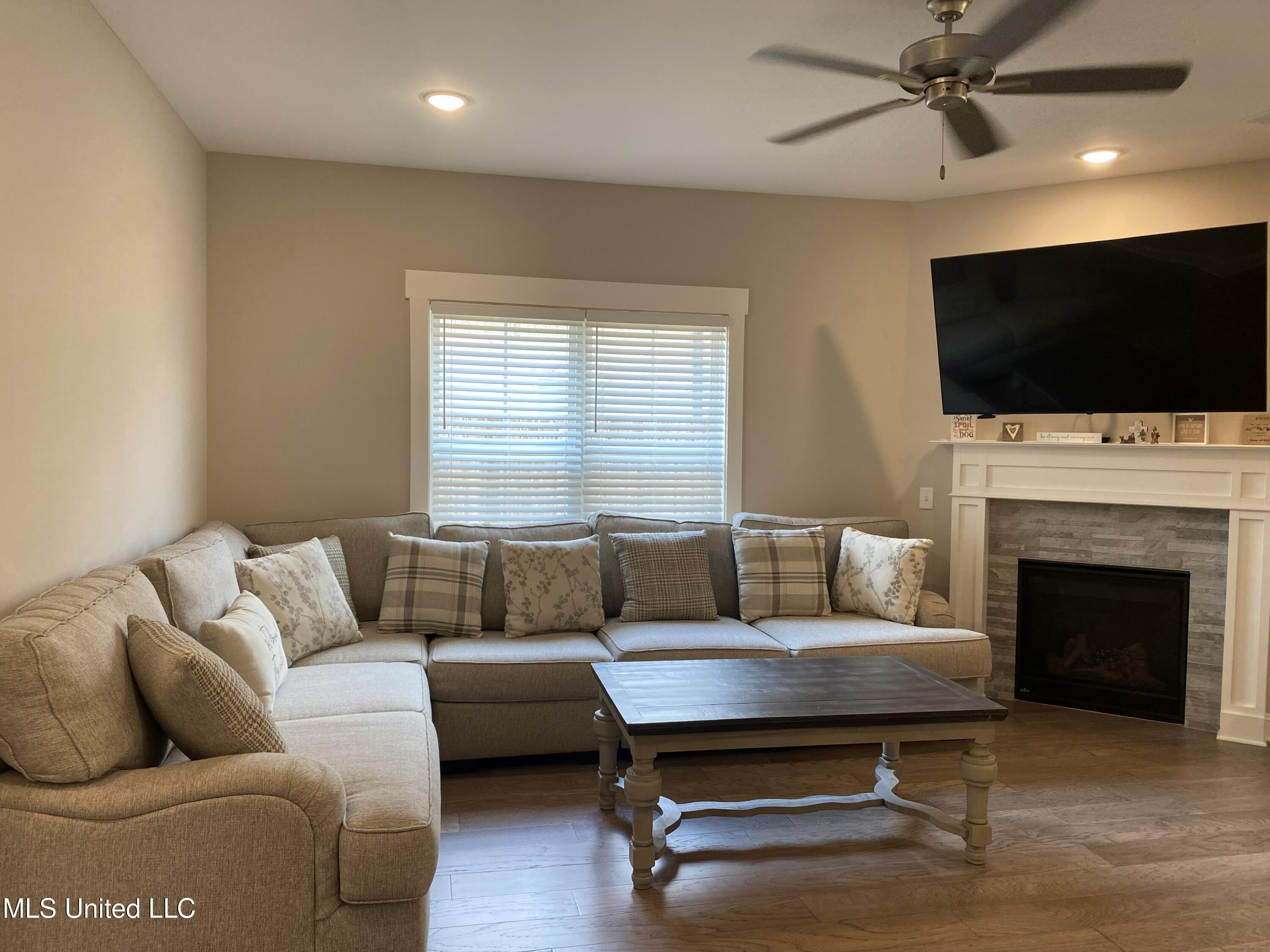 7414 Crosswinds Boulevard Hernando, MS 38632 - Photo 9 of 28 GREAT ROOM
