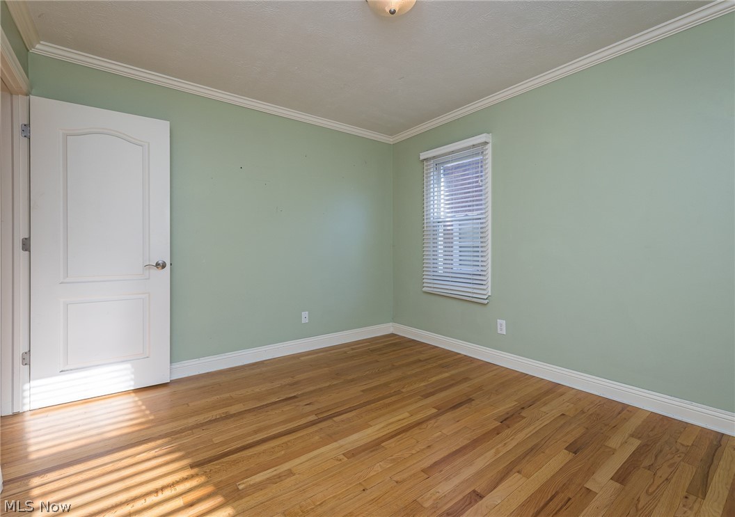 3894 Parkdale Road Cleveland, OH 44121 - Photo 15 of 35