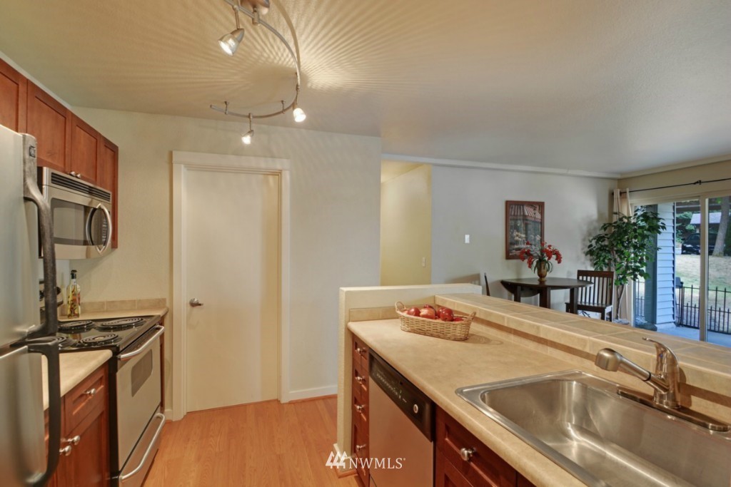 9805 Avondale Road Northeast, Unit T154 Redmond, WA 98052 - Photo 3 of 17 Gallery Image 3