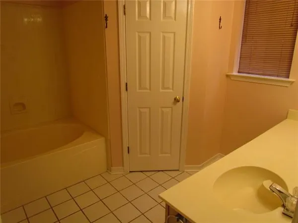 $1,800 | 605 Armand Street, Mandeville, LA 70448