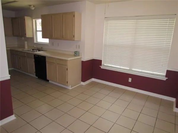 $1,800 | 605 Armand Street, Mandeville, LA 70448